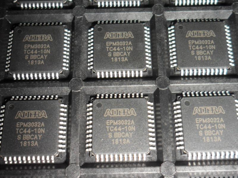 EPM3032ATC44-10N
